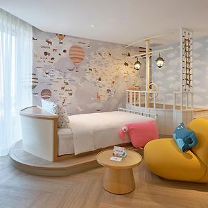 Kids Suite Twin Room City View